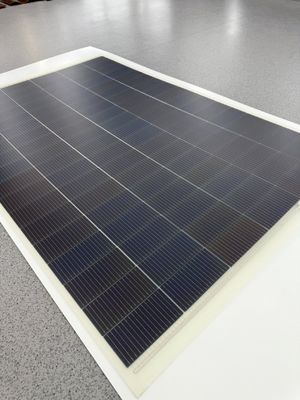 Panel solar flexible para exteriores 120W 580W con coeficiente de temperatura de voltaje de cortocircuito 0,04% y tamaño personalizado